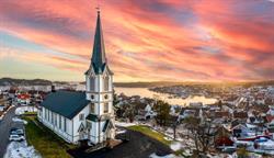 Stiftelsen Tore Benjaminsen Og Hustru Astrid Født Tellefsens Gave For Vestre Moland Kirke